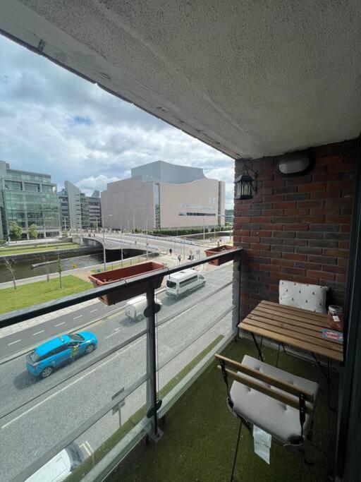 더블린 Stylish Flat With River View 아파트 외부 사진